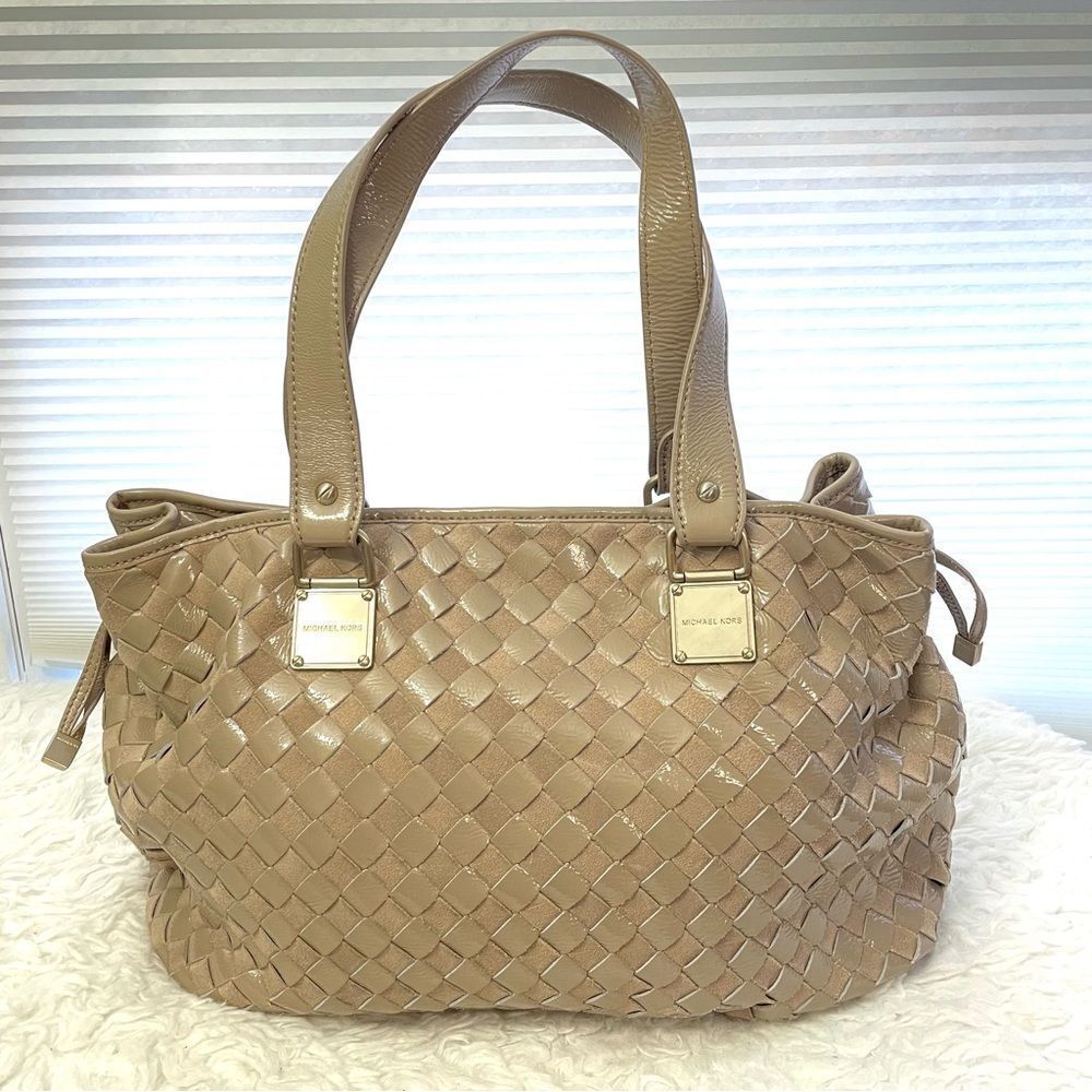 Michael Kors Newbury Women’s Large Beige/ Gray Woven Leather Satchel Bag‎